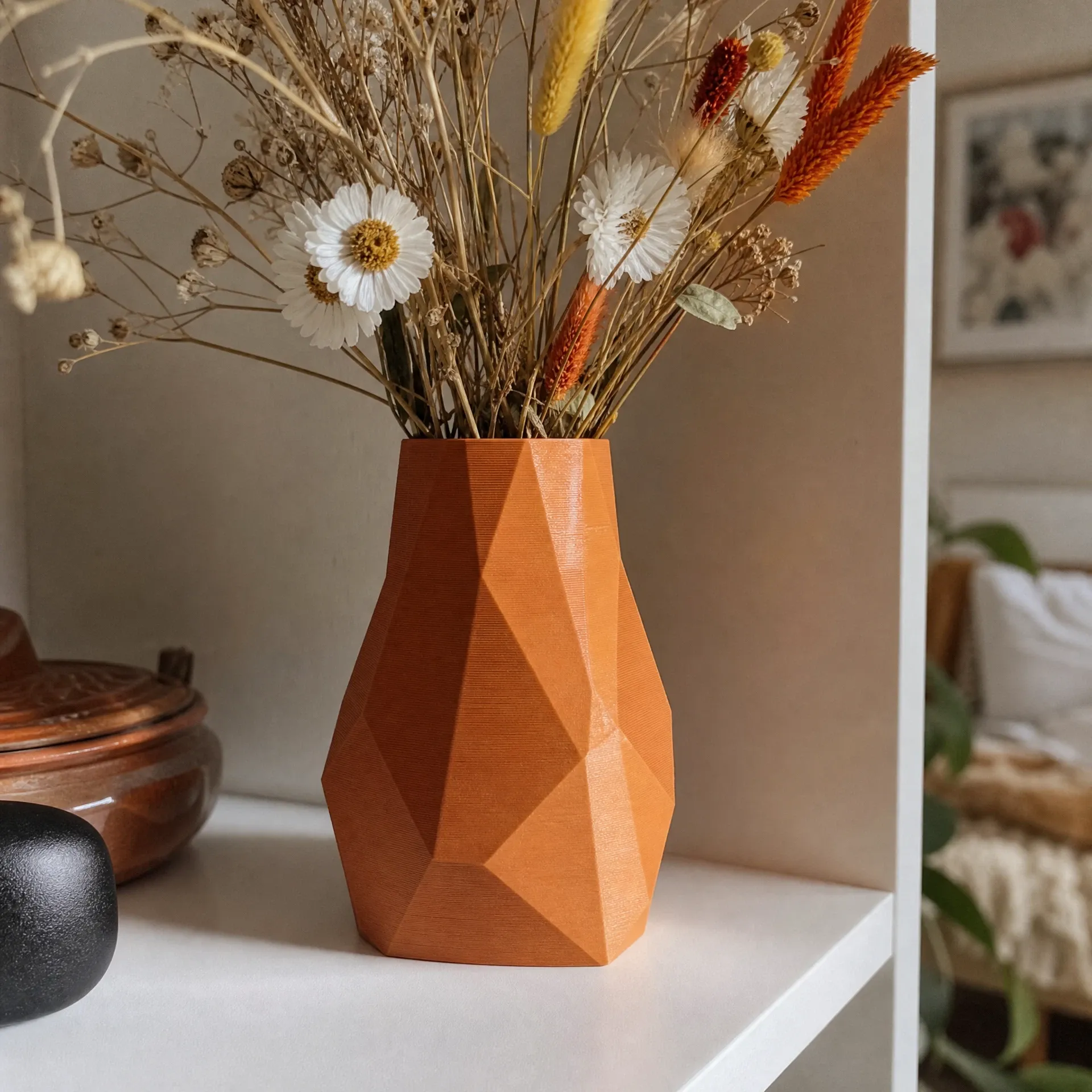 Florero geométrico naranja impreso en 3D