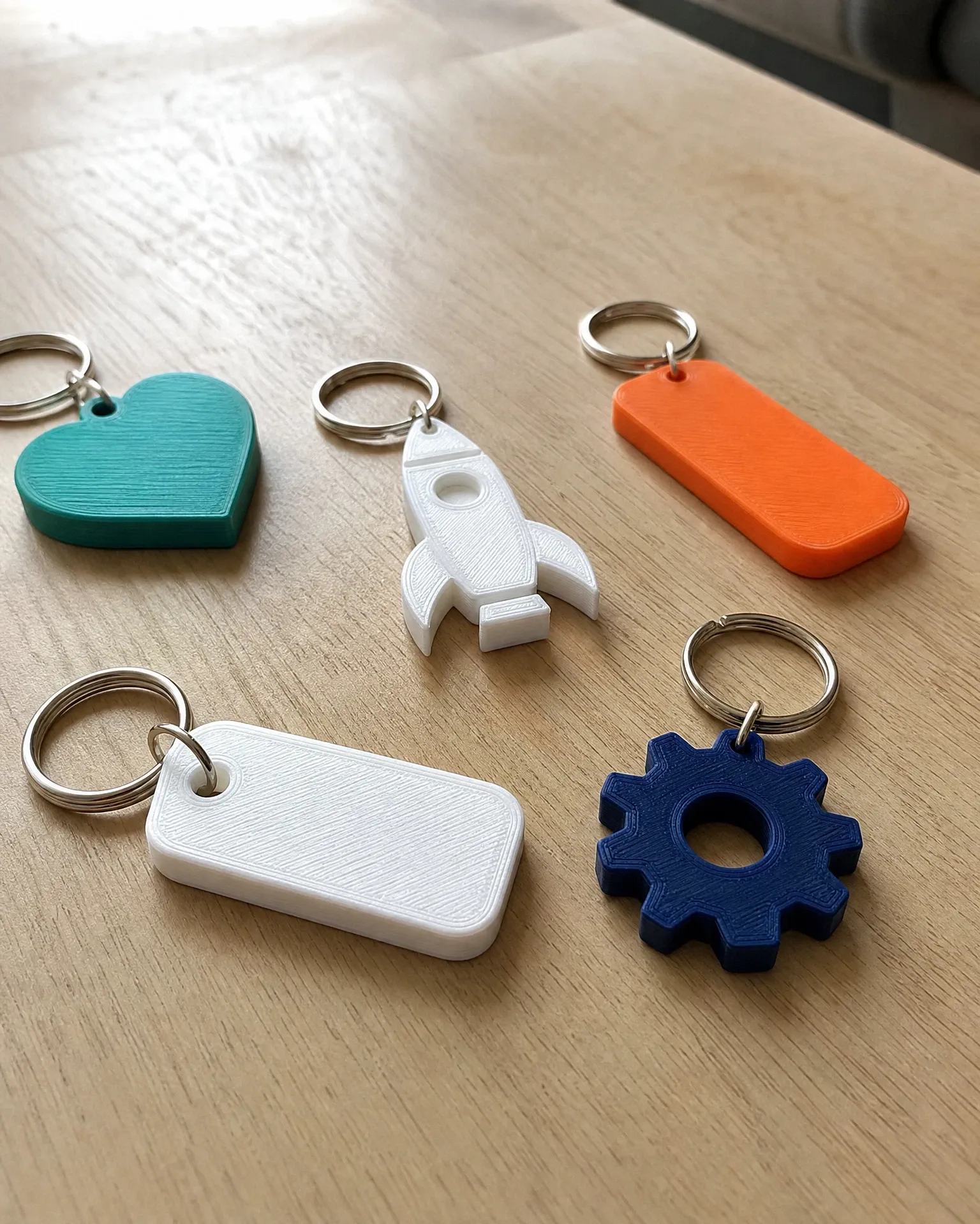 Llaveros impresos en 3D de distintos colores